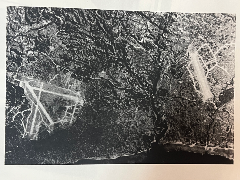 偵察機から撮影された北（読谷飛行場）。玉那覇徹次前会長の遺品より