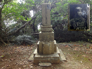 太田輝夫海軍一等航空兵の墓碑