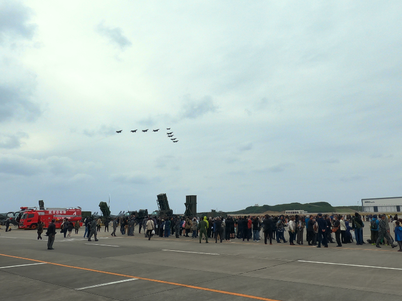 編隊飛行（F-15、T-4）