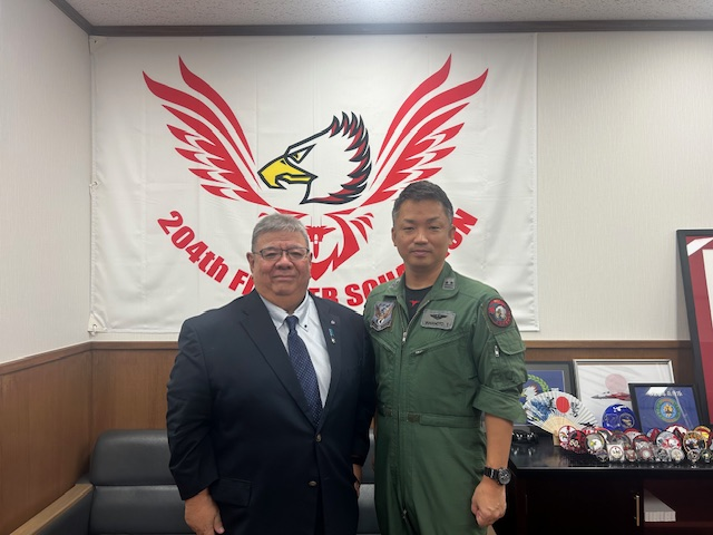 航空自衛隊第9航空団第204飛行隊長と記念撮影